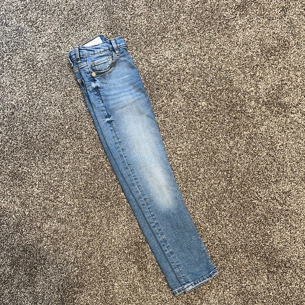 Girl’s Zara denim jeans. Straight leg/skinny leg